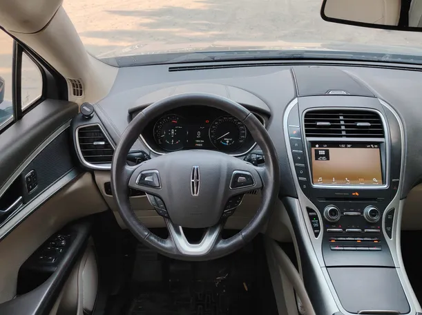 Car image 24