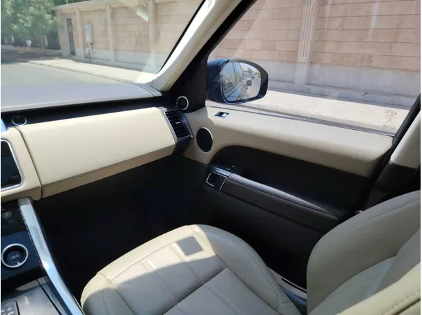Car image 40