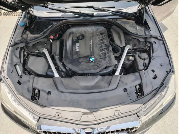 Car image 30