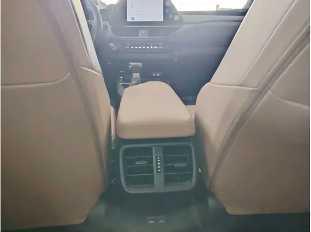 Car image 29