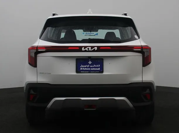 Car image 12