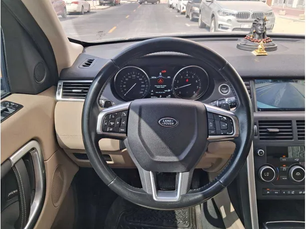 Car image 19