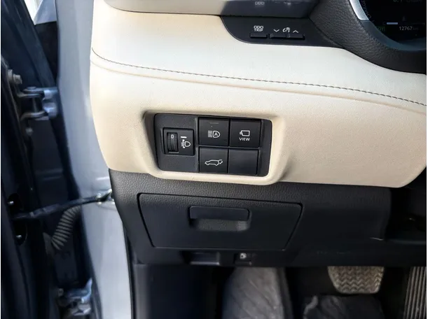 Car image 32