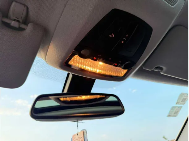Car image 33