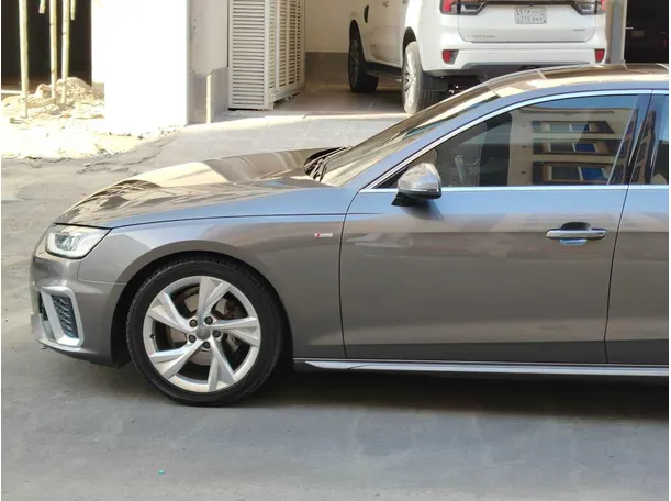 Car image 9