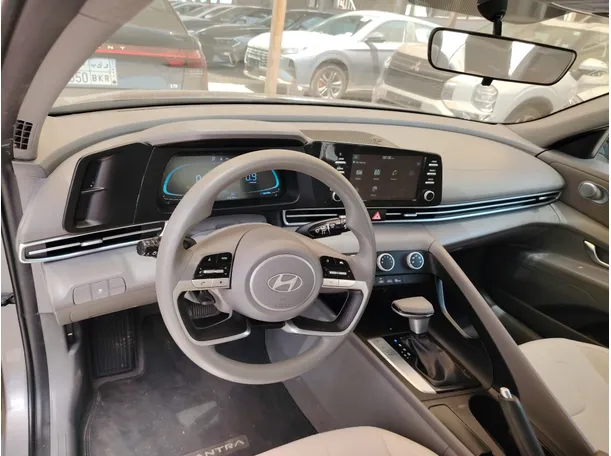 Car image 14