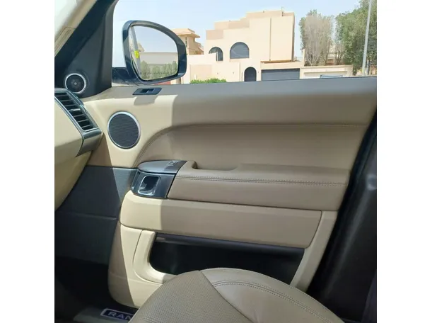 Car image 26