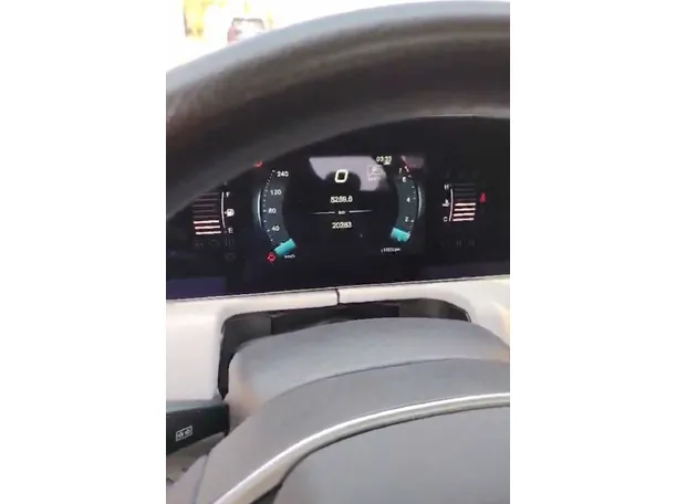 Car image 27