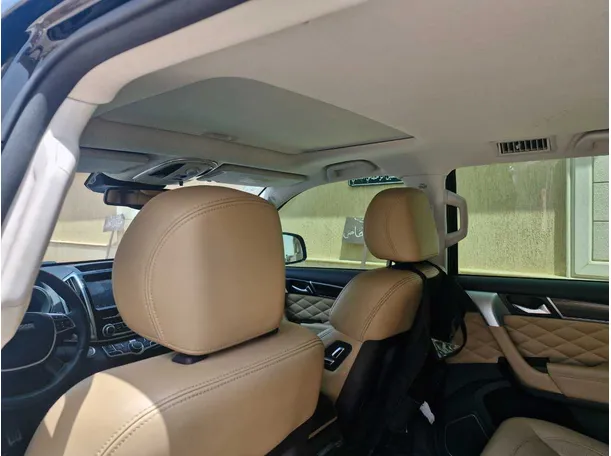 Car image 15