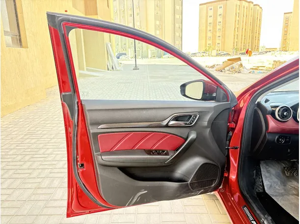 Car image 10