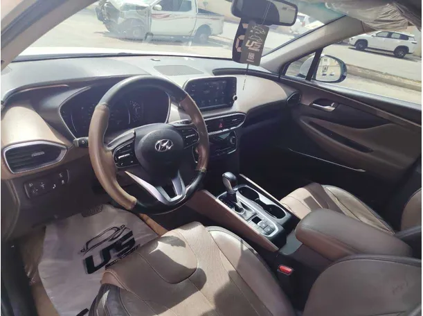 Car image 13