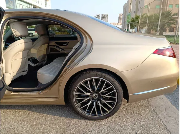 Car image 18