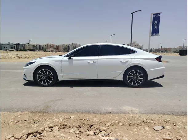 Car image 8