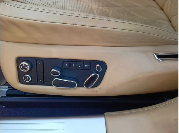 Car image 32