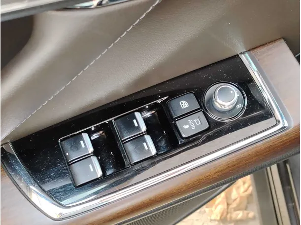 Car image 36