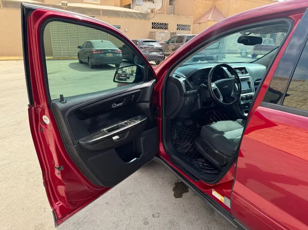 Car image 10