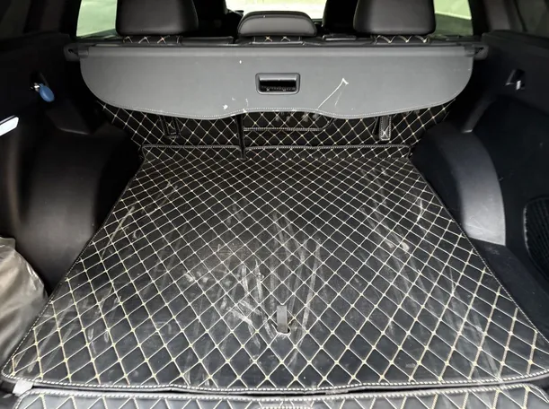 Car image 26
