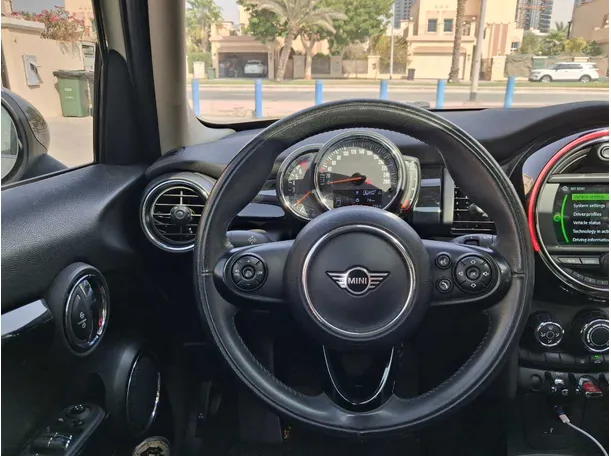 Car image 19