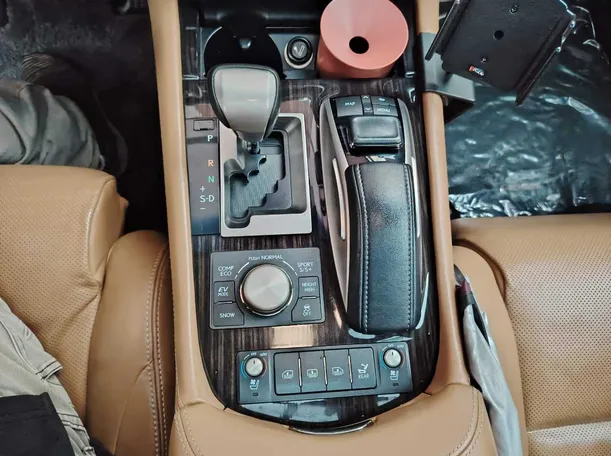 Car image 20