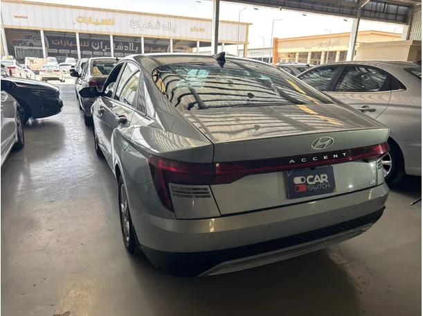 Car image 5