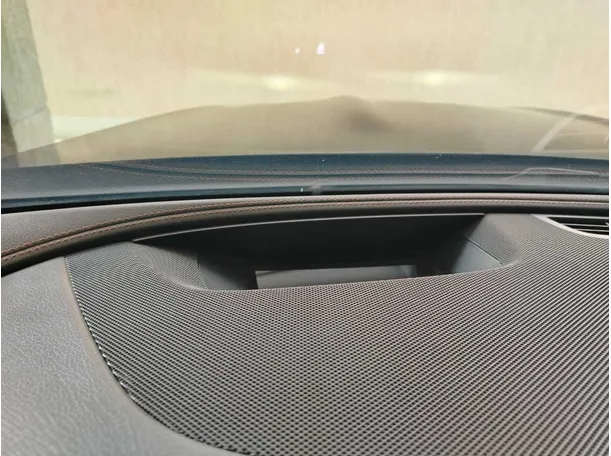 Car image 32