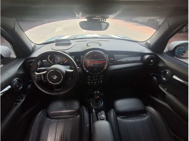 Car image 14