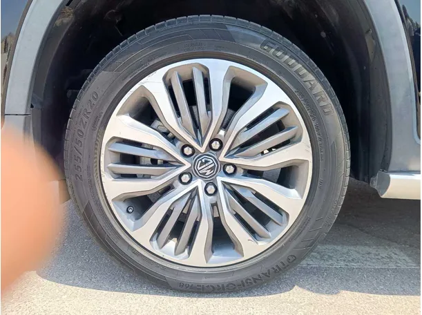 Car image 10