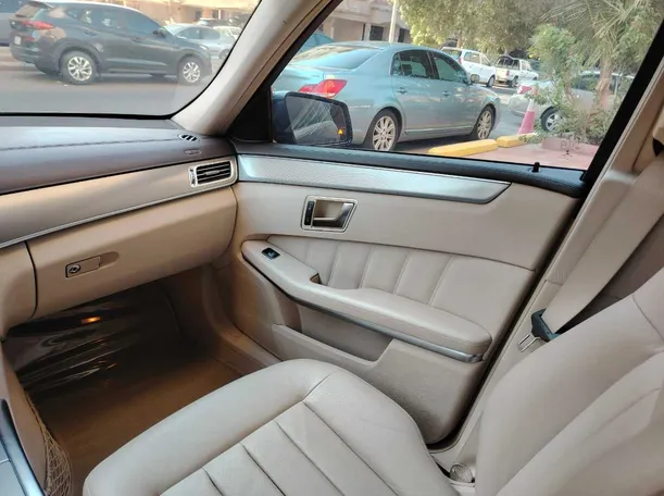 Car image 40