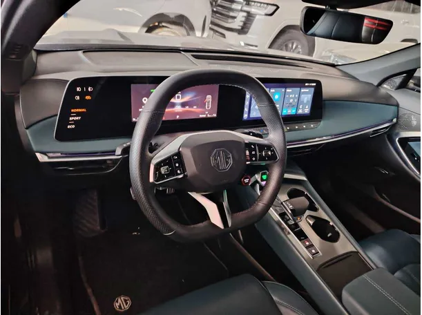 Car image 16