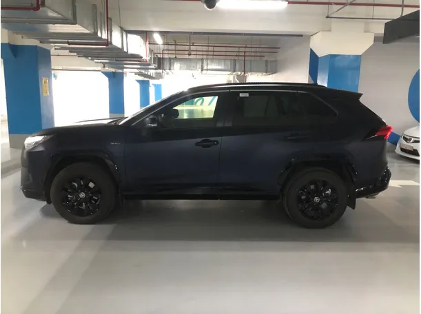 Car image 9