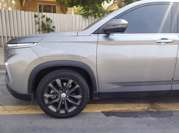 Car image 9