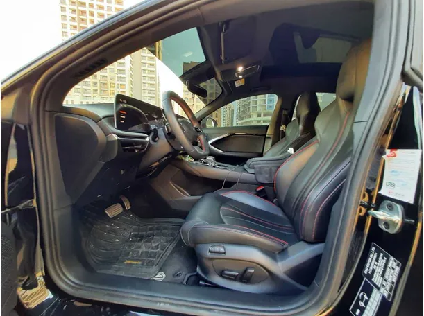 Car image 12