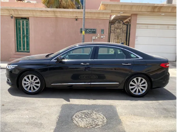 Car image 8
