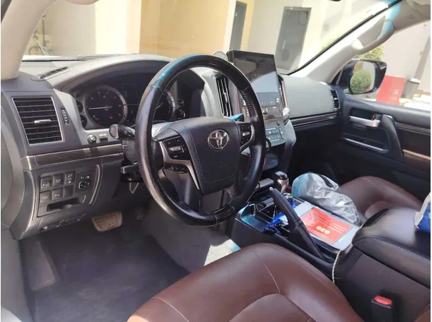 Car image 13