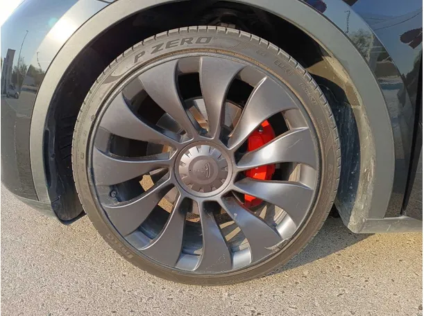 Car image 9