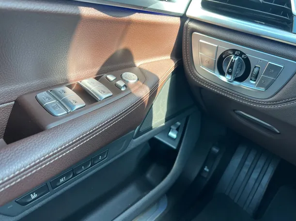 Car image 26