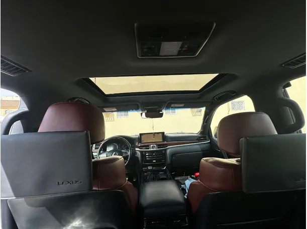 Car image 17