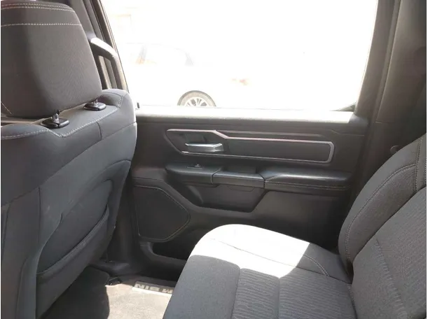 Car image 34