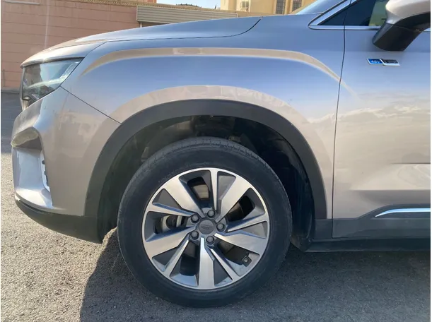 Car image 9