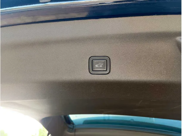 Car image 32