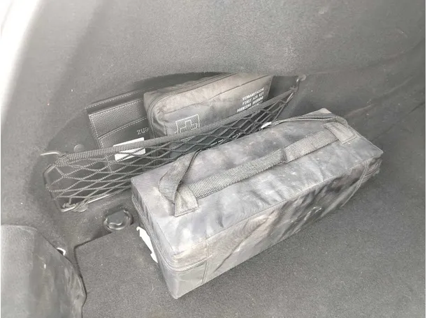 Car image 31