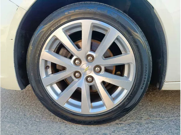 Car image 10