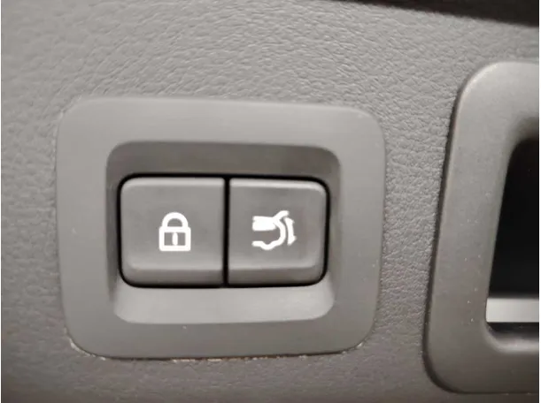 Car image 35