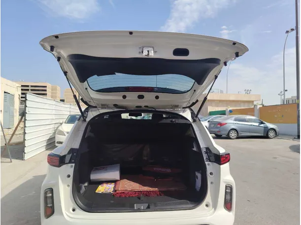 Car image 27