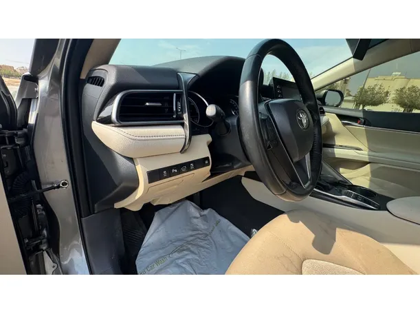 Car image 10