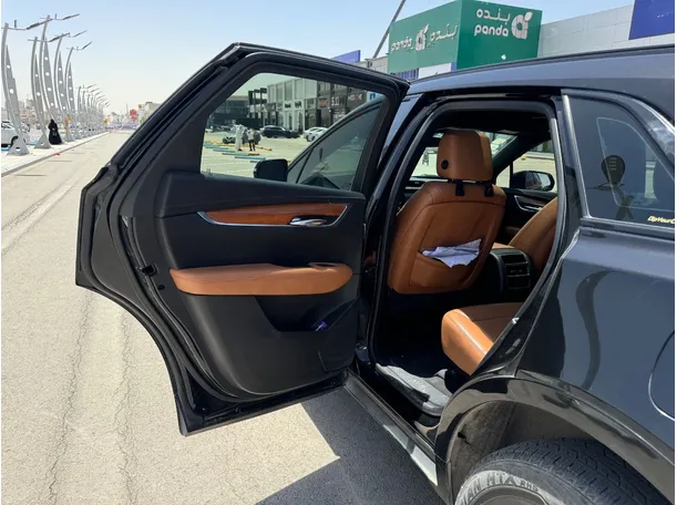 Car image 14