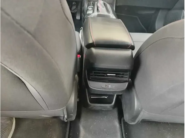 Car image 33