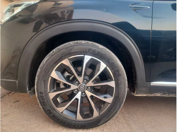 Car image 9