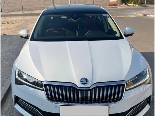Car image 12