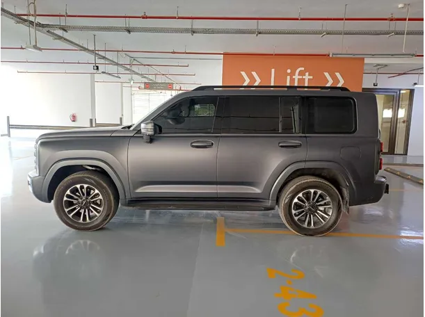 Car image 4